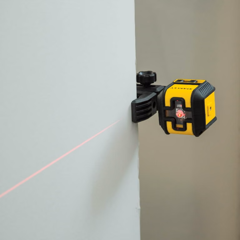 176023978 Ristlaser CUBIX punane koti ja kinnitusalusega