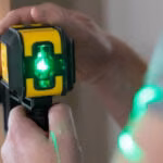 Ristlaser CUBIX roheline koti ja kinnitusalusega